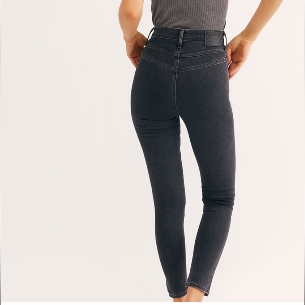 Levi’s Mile High Ankle Jeans